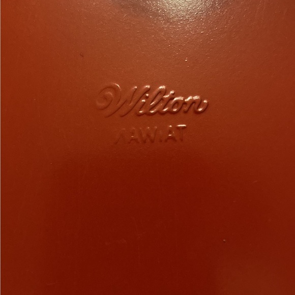 Heart Shaped Cake Pan and Mixing Bowl Set EUC - Picture 12 of 12